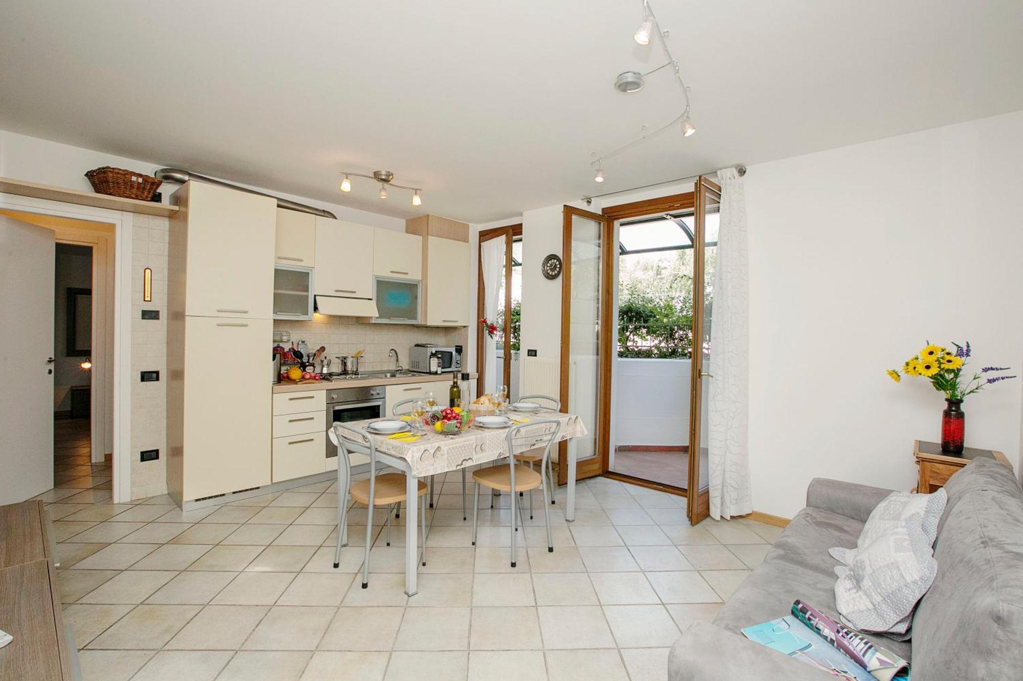 Appartamento Lara - Happy Rentals Riva del Garda Exterior photo